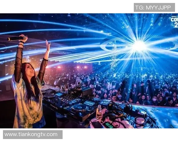 喜力广告携手足球明星点燃酒吧激情引领狂欢夜生活